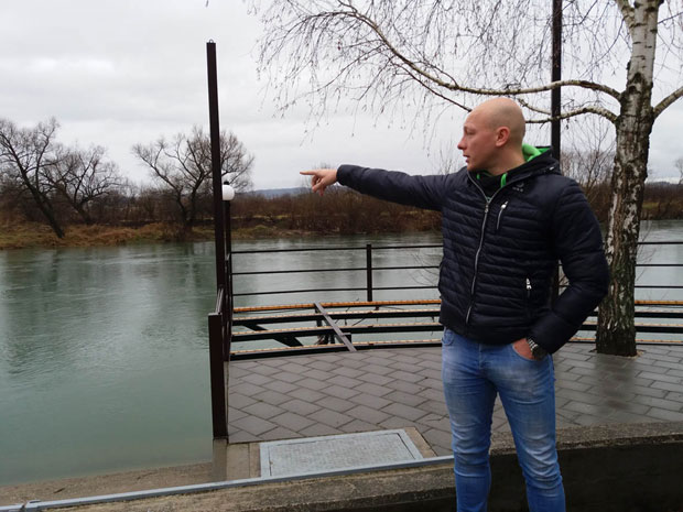 ПОЛИЦАЈАЦ ХЕРОЈ: Скочио у реку и спасао младића